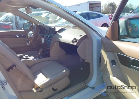 2008 Mercedes-Benz C 300 Luxury/Sport из США, поврежденный, VIN WDDGF54X58F171892